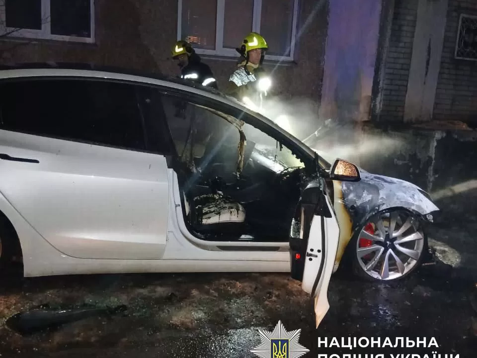 Уничтоженный на заказ РФ автомобиль / Фото: Полиция Киева