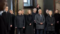 Президент України Володимир Зеленський та його дружина Олена, президент Фінляндії Олександр Стабб, прем'єр-міністр Хорватії Андрей Пленкович, прем'єр-міністр Данії Метте Фредеріксен, президент Європейської комісії Урсула фон дер Ляєн та президент Європейської ради Антоніо Коста беруть участь у молитві за мир у Софійському соборі в четверту річницю повномасштабного вторгнення Росії, Київ, Україна, 24 лютого 2026 року / Фото Офіс президента