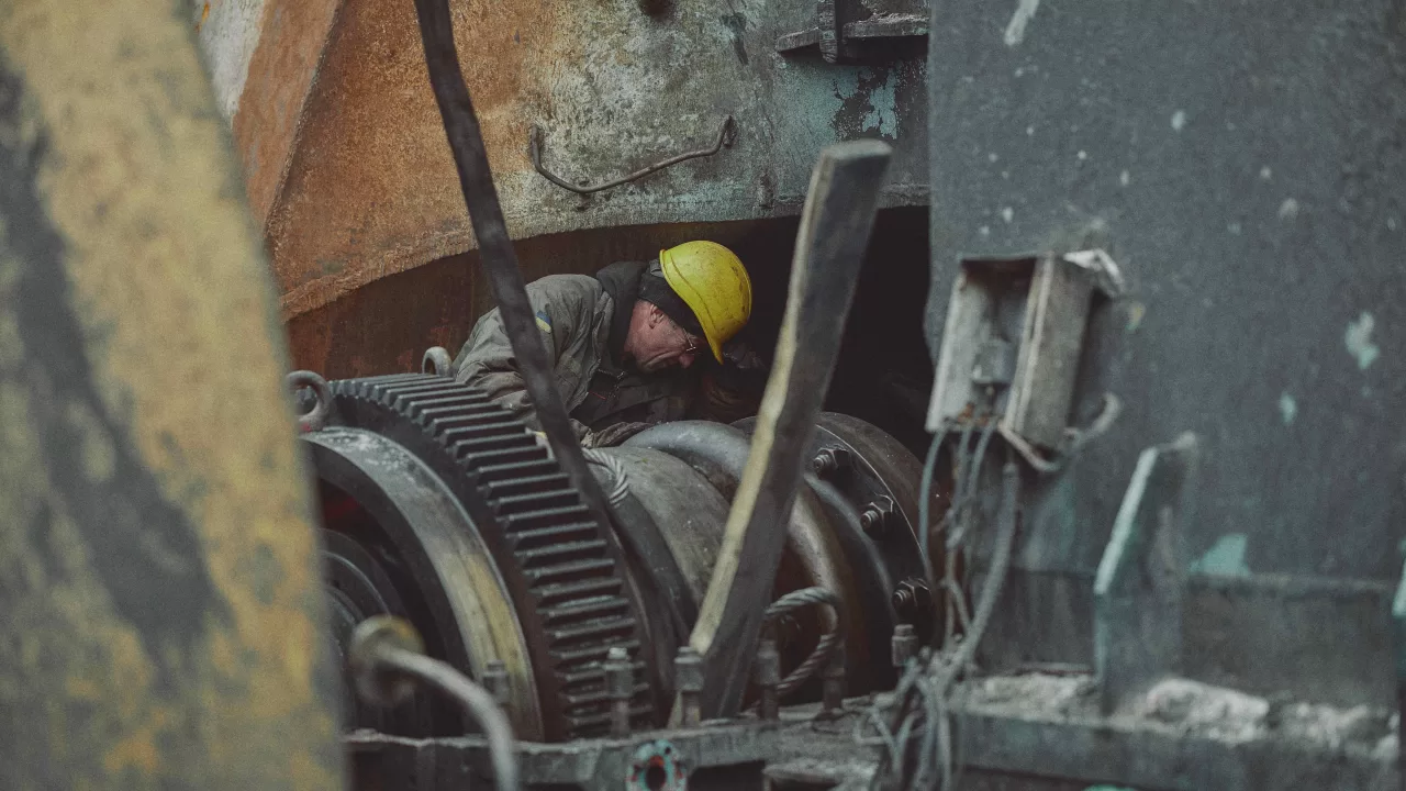 Енергетик проводить ремонтні роботи / Фото ілюстративне: ДТЕК