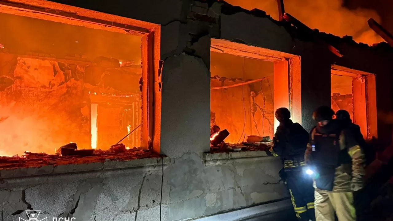 Спасатели Харьковщины на месте обстрела / Фото: ГСЧС