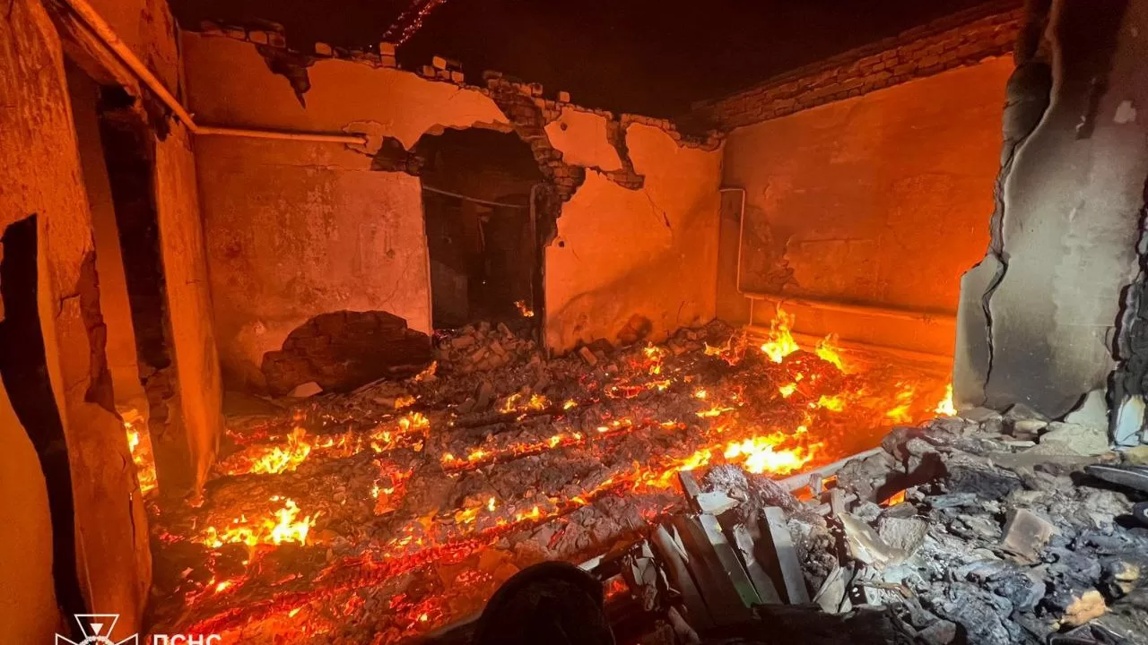 Уничтоженный обстрелом дом в Харьковской области / Фото: ГСЧС