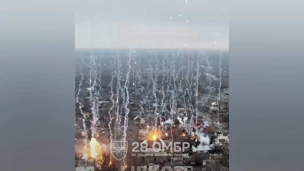 Фосфор і ФАБ-1500: у 28-й бригаді заявили про масовану атаку на Костянтинівку / Скріншот відео