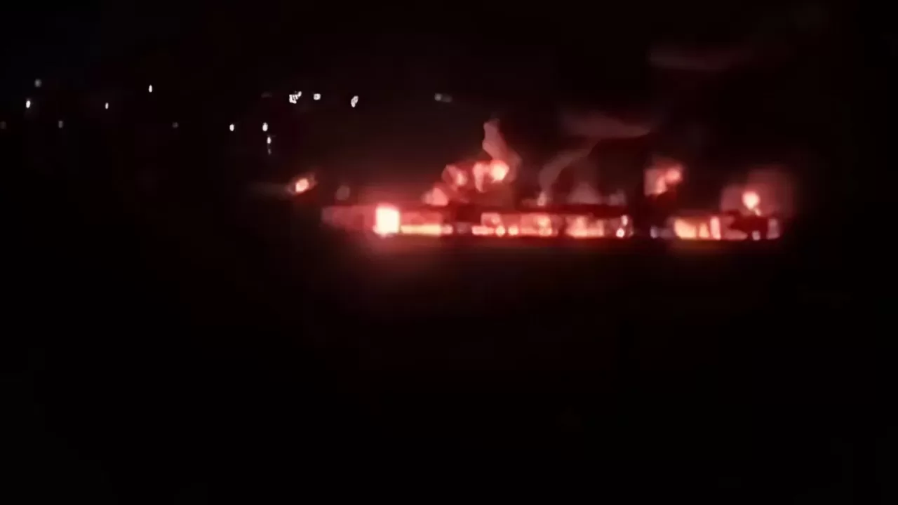 Пожар на нефтяном терминале "Шесхарис" в Новороссийске / Скриншот