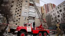Rescuers at the scene of a drone hitting a high-rise building in Kharkiv / Photo: State Emergency Service