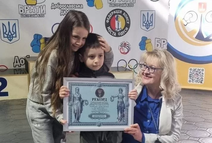 В Одессе 4-летний мальчик установил рекорд Украины по приседаниям / Фото: www.facebook.com/vetrova.lana.2025