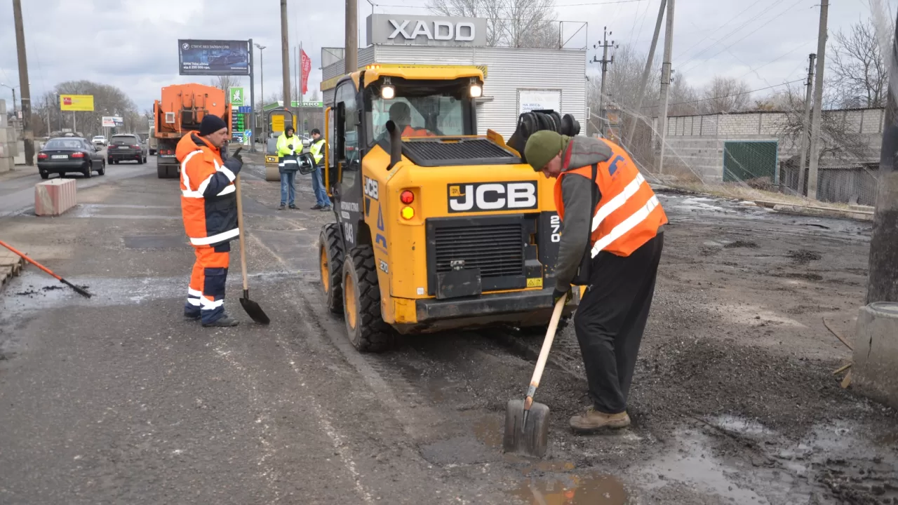 Ремонт дороги / Фото: Служба відновлення та розвитку інфраструктури у Харківській області