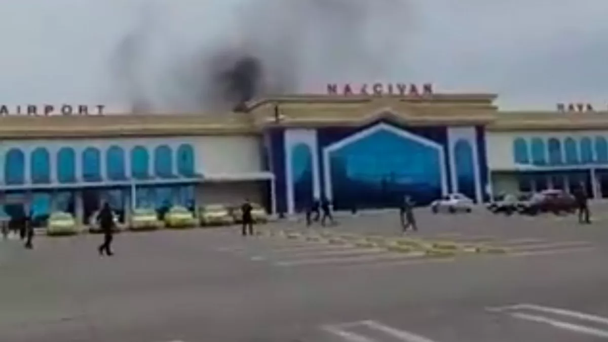 Один беспилотник упал на здание аэропорта в Нахичевани / Скриншот