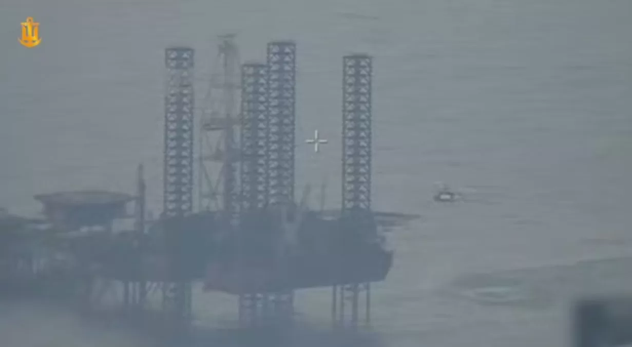 Вертоліт Ка-27, який намагався здійснити посадку на майданчик бурової установки / Скриншот