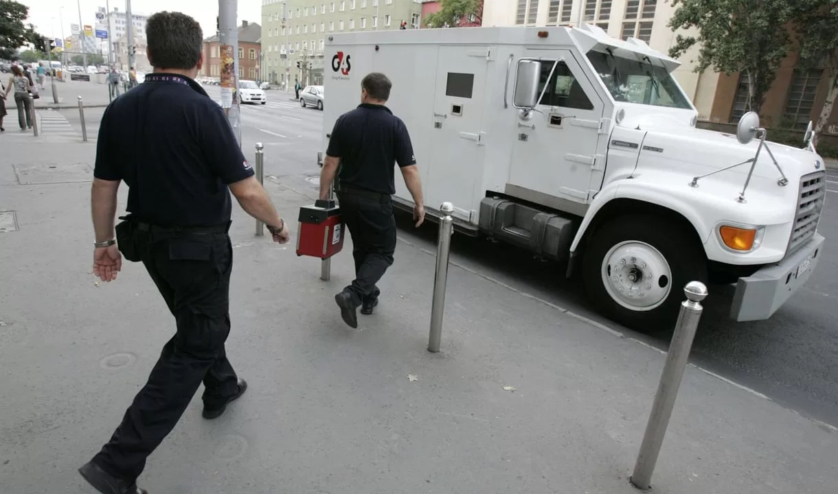 Инкассаторы в Венгрии / Фото иллюстративное: hvg