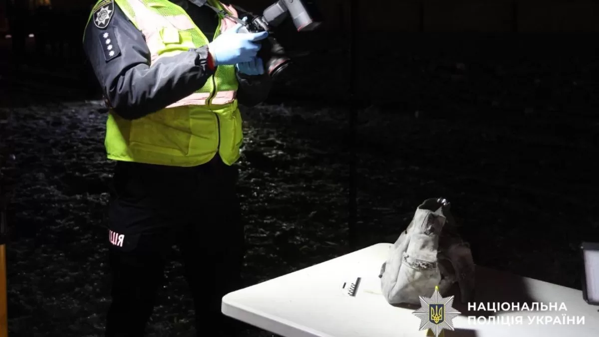 Поліцейські збирають докази та документують воєнний злочин російських окупантів у Харкові. 7 березня 2026 / Фото Нацполіція