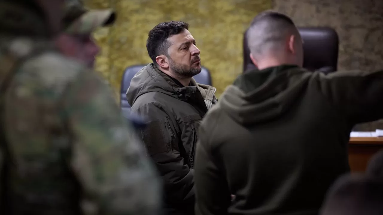 Владимир Зеленский на основном командном пункте 100-й отдельной механизированной бригады, которая защищает Константиновку. 6 марта 2026 / Фото Офис президента