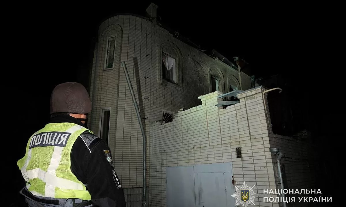 Пошкоджений внаслідок удару РФ будинок на Сумщині / Фото: Нацполіція