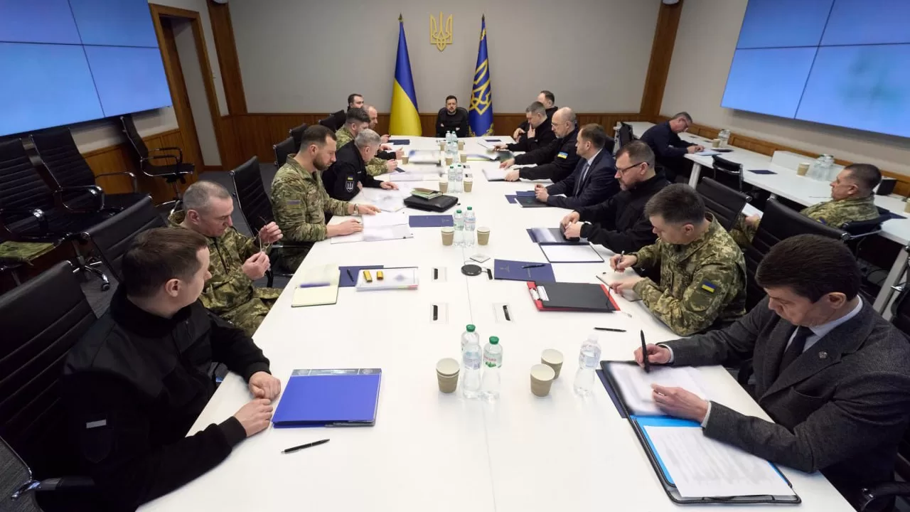 Украина готова реагировать положительно на запросы тех, кто помогает нам самим защищать жизнь украинцев и независимость Украины - Зеленский / Фото Офис президента