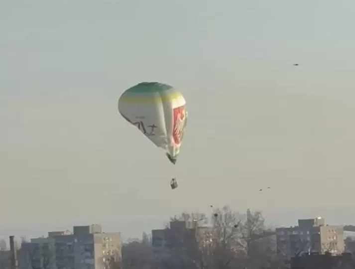 Повітряна куля над Зеленою Гурою у Польщі / Фото: facebook.com/Poscigipl