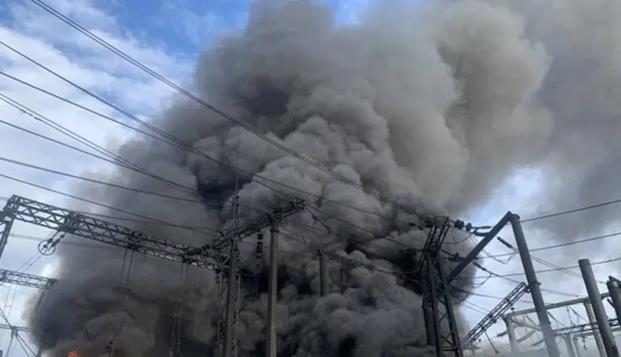 На місці удару здіймається дим / Фото з відкритих джерел