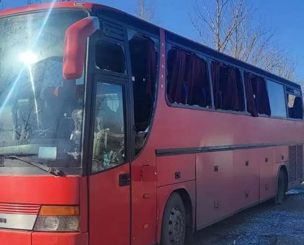 Пошкоджений ударом БпЛА автобус / Фото: Куп'янська РВА