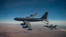 Самолеты KC-135 и F-16 / Фото иллюстративное: ВВС США