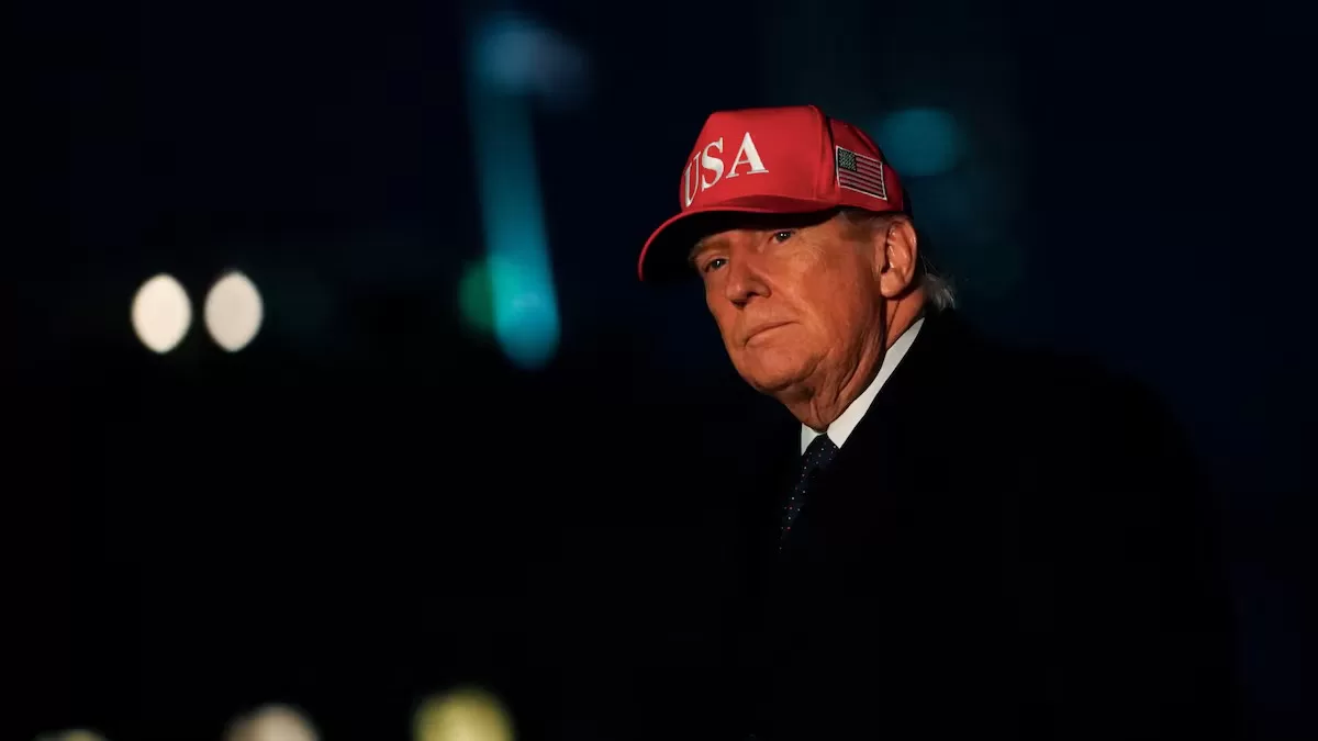 Президент США Дональд Трамп возвращается в Белый дом, 1 марта 2026 года / Фото Reuters