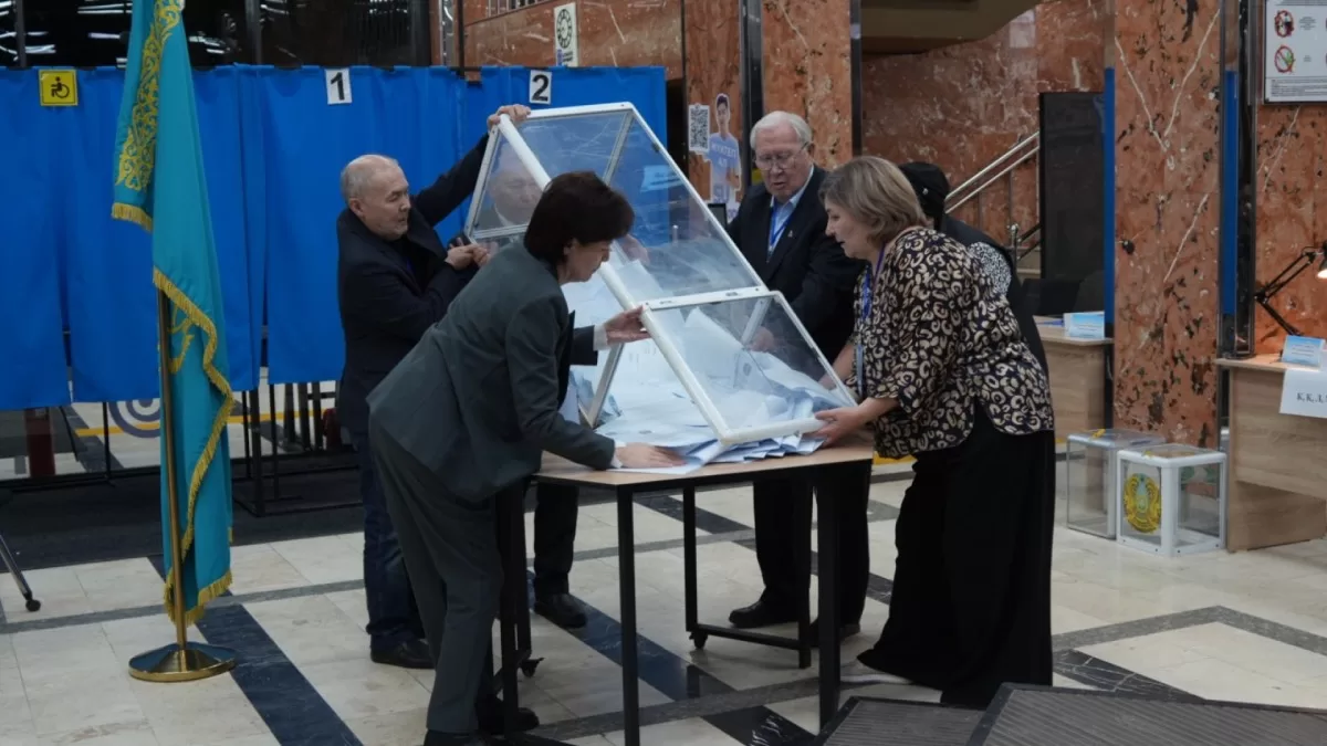 Участковые комиссии уже приступили к подсчету / Фото Tengrinews.kz