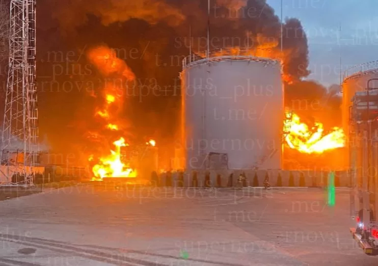 Пожежа на нафтобазі у Краснодарському краї: російська влада заявила про атаку БпЛА / Фото з соцмереж