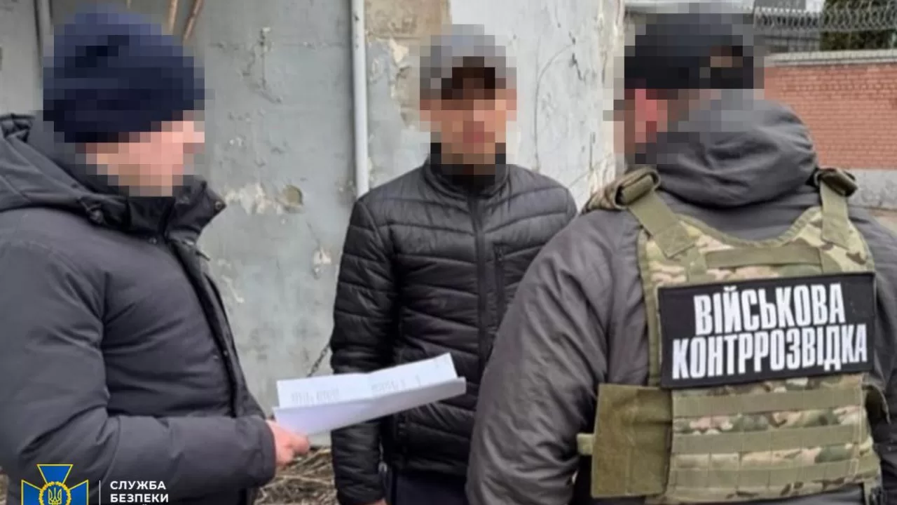 Дезертир працював на фсб і збирав координати військових об’єктів у Дніпрі / Фото: СБУ