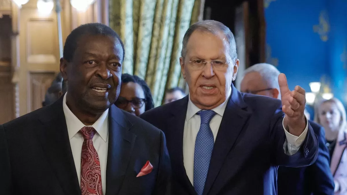 Министр иностранных дел Кении Мусалия Мудавади с главой МИД РФ Сергеем Лавровым в Москве 16 марта 2026 / Фото Reuters