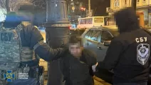 Предателя задержали «на горячем» во время фиксации фасада одного из военных объектов, по которому россияне планировали ракетный удар / Фото СБУ