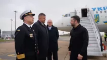 У трапа самольоту Зеленського зустрів посол України в Лондоні Валерій Залужний / Скріншот