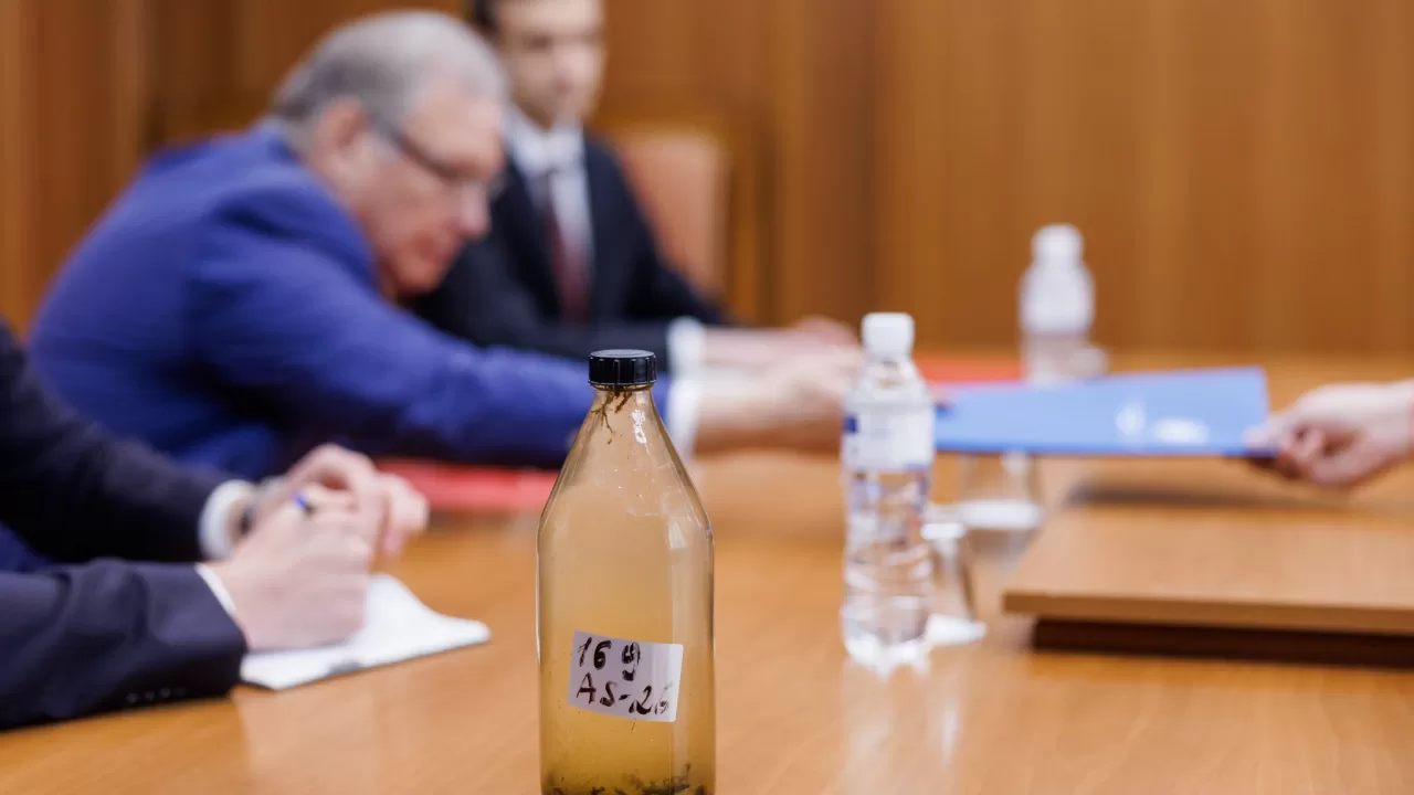 Посол РФ у Молдові отримав ноту протесту та зразок забрудненої води з Дністра / Фото: МЗС Молдови