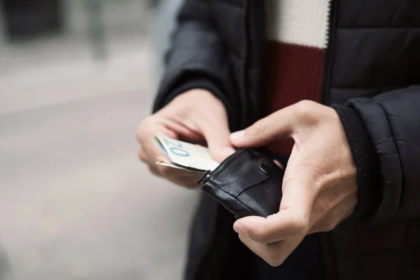 В Польше украинец принес в полицию найденный кошелек с деньгами / Фото иллюстративное: depositphotos