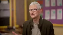 Генеральний директор Apple Тім Кук розмовляє зі співведучим програми «Good Morning America» Майклом Страханом в інтерв’ю, яке вийшло в ефір 17 березня 2026 року / Фото: ABC News