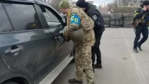 Поліція та військові на блокпості / Фото ілюстративне: tsn.ua