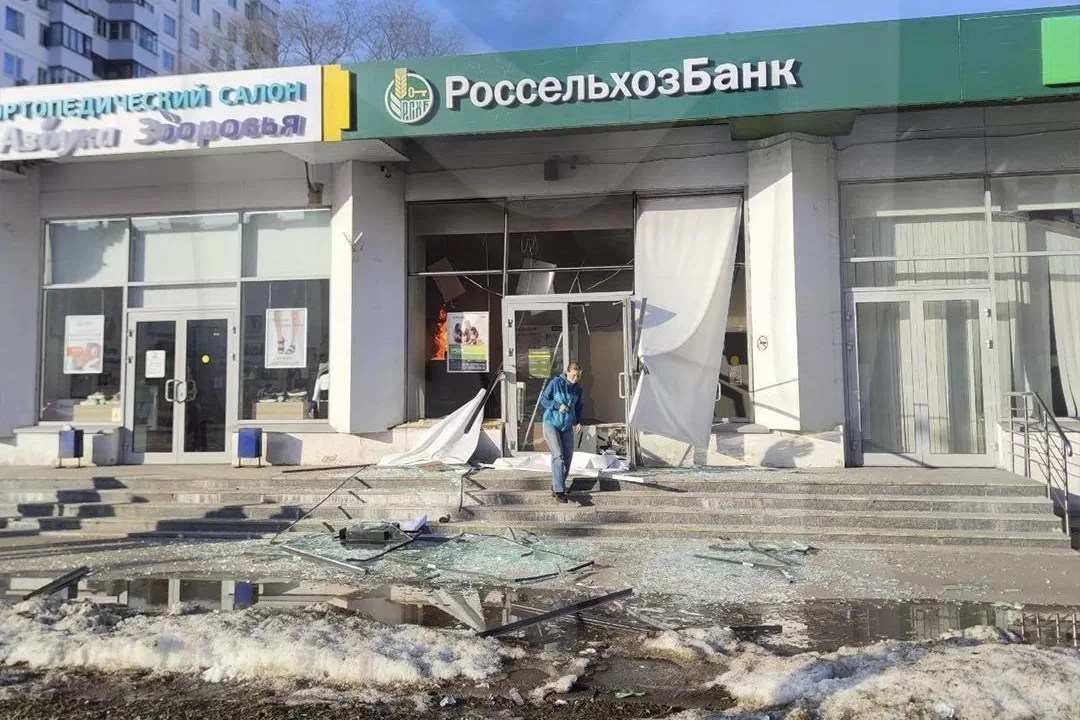 Пошкоджене відділення банку у Москві / Фото: Mash