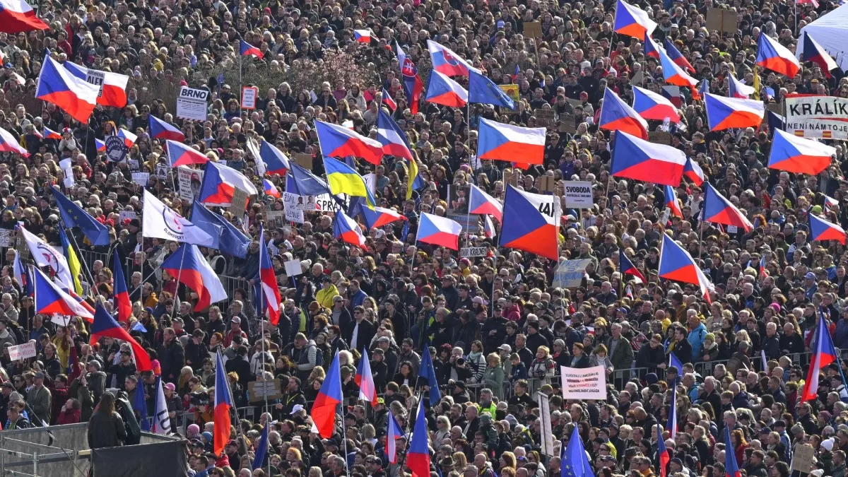 До 400 тисяч людей: у Чехії протестують проти політики влади / Фото Novinky.cz