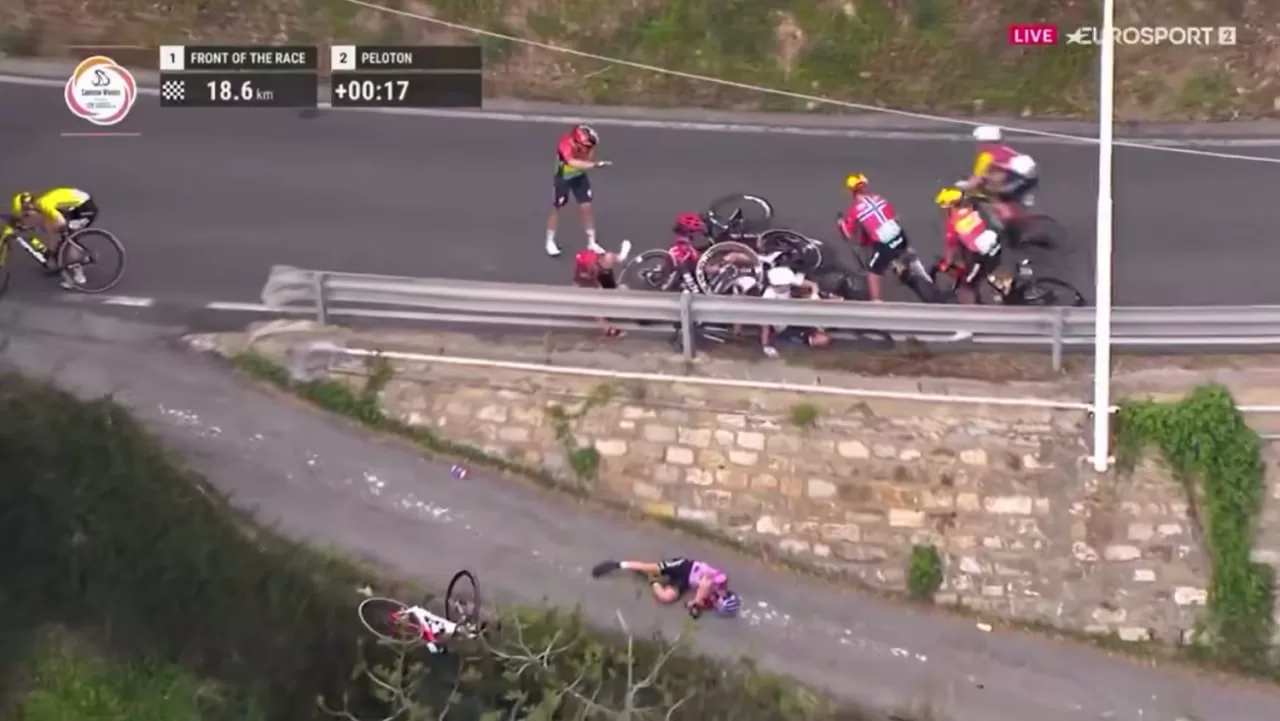 Інцидент на велогонці в Італії / Скриншот