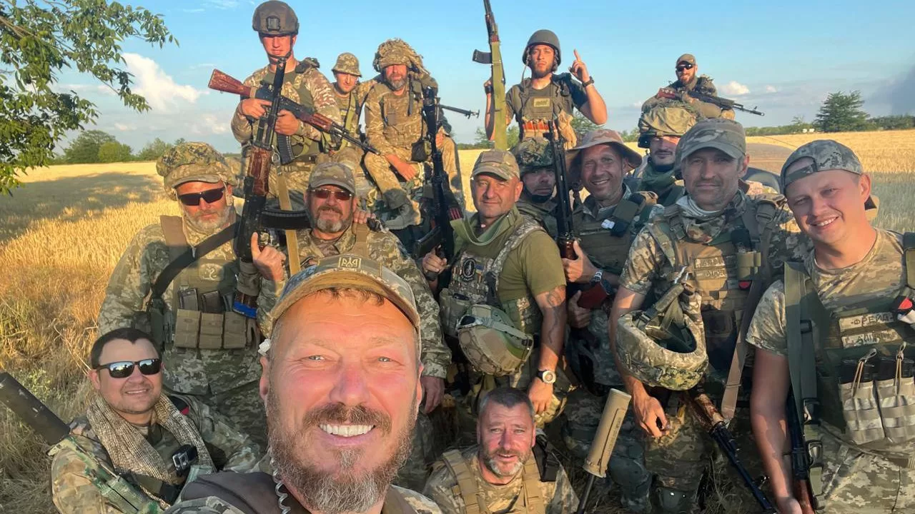 Роберт Бровді з побратимами. 2022 / Фото t.me/robert_magyar