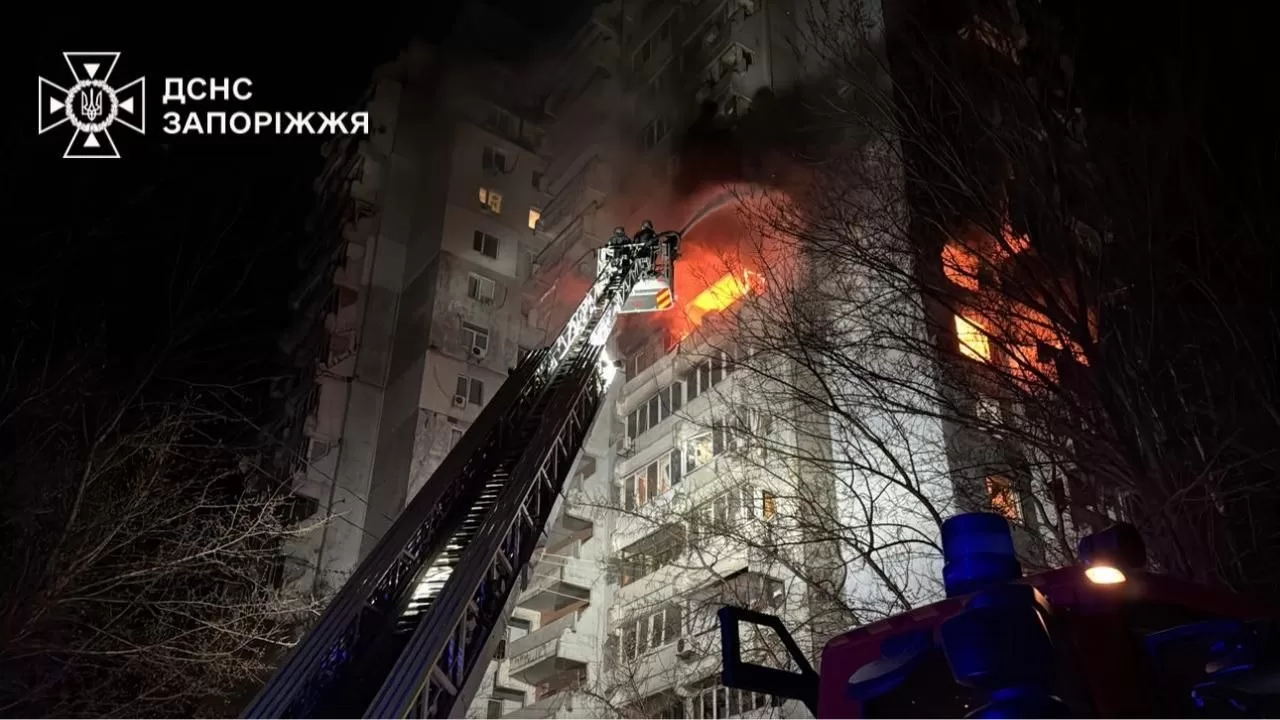 Поврежденный в результате обстрела дом в Запорожье / Фото: ГСЧС