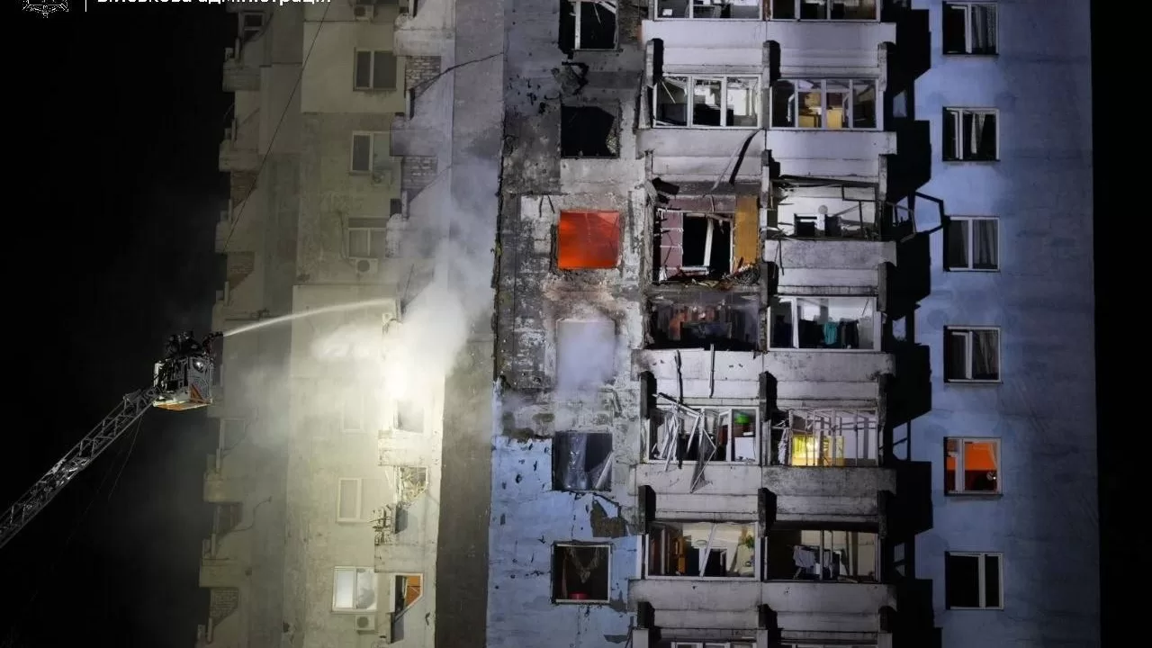 Поврежденный обстрелом дом в Запорожье 24 марта / Фото: Запорожская ОВА