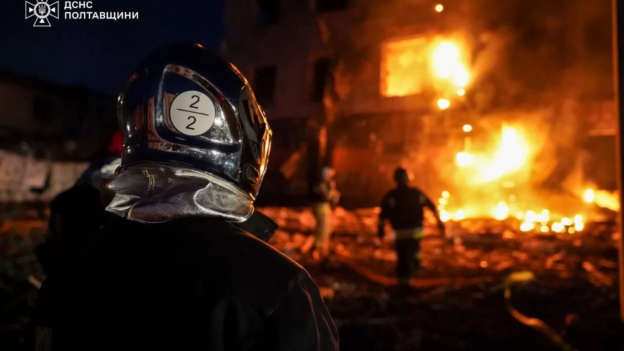 Рятувальники на місці російського обстрілу 24 березня / Фото: ДСНС