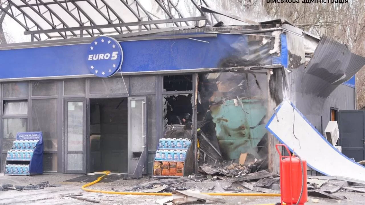 Поврежденная после российской атаки АЗС в Запорожье / Фото: Запорожская ОВА
