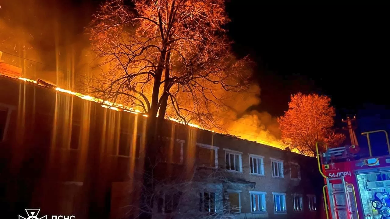Пожар после атаки БпЛА в жилом доме в Харьковской области / Фото: ГСЧС