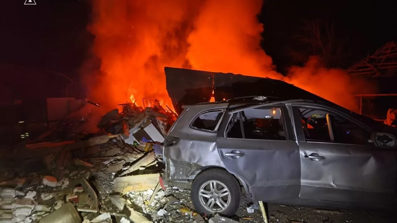 Пожар на месте обстрела в Полтавской области / Фото: ГСЧС