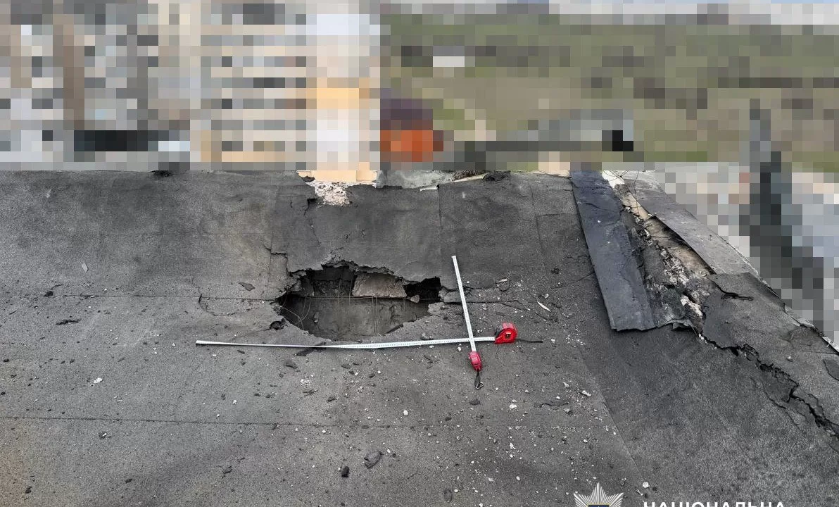 Пошкоджений артобстрілом будинок на Херсонщині / Фото: ГУНП в Херсонській області