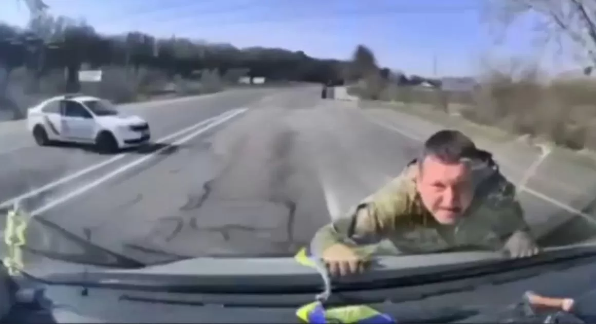 Військовий ТЦК на капоті / Скриншот