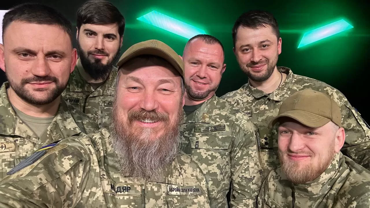 Роберт «Мадяр» Бровді (у центрі) / Фото t.me/robert_magyar