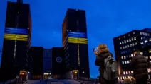 Будівля ратуші в Осло підсвічена українськими прапорами / Фото Reuters