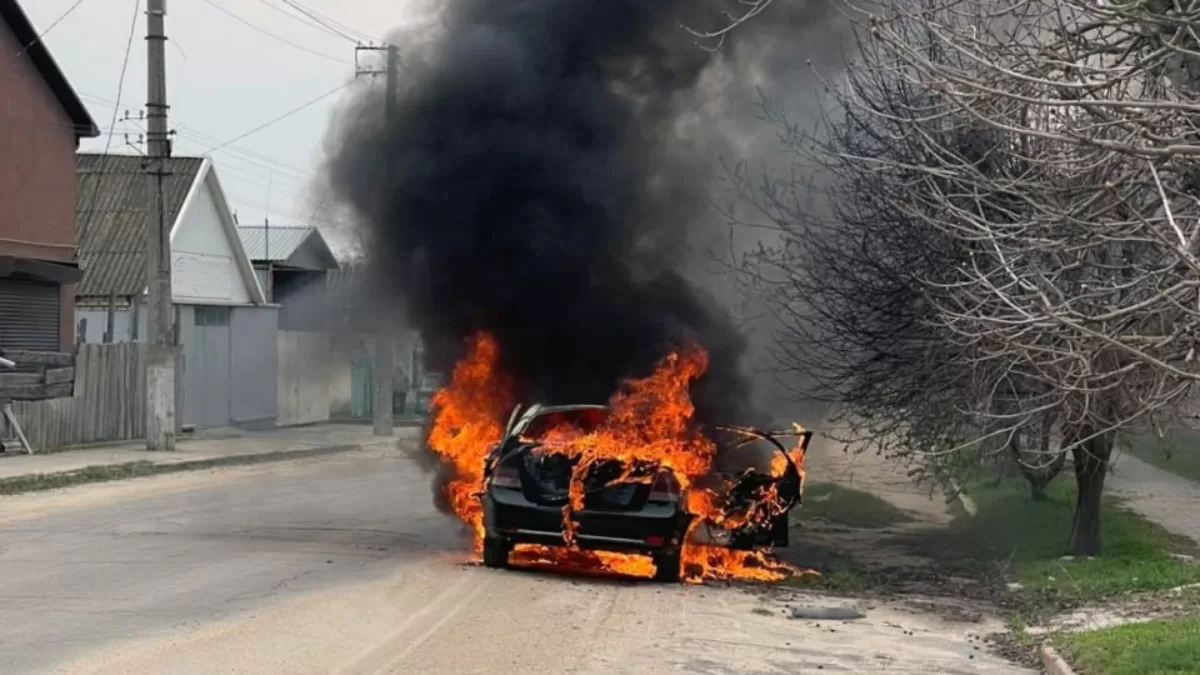 У центрі Херсона під удар потрапили авто / Фото Нацполіція