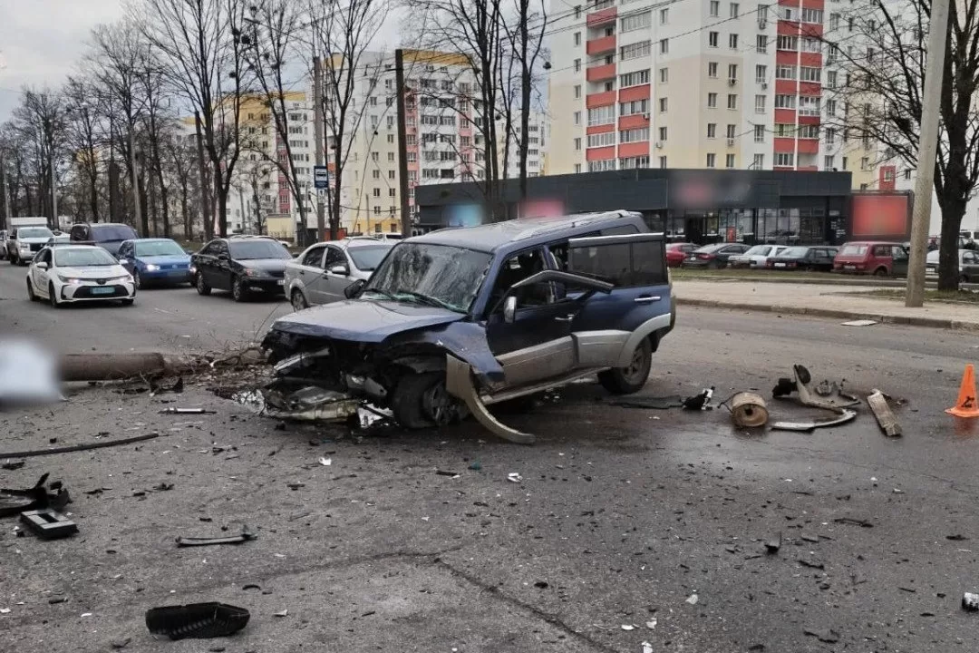 В Харькове в ДТП погиб водитель внедорожника / Фото: ГУНП в Харьковской области