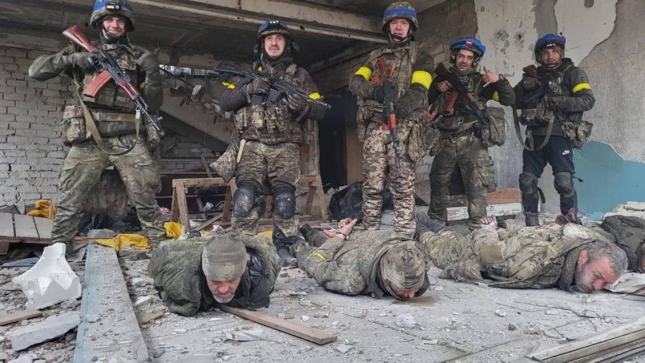 Захоплені у полон окупанти / Фото:  Роман Ковальов