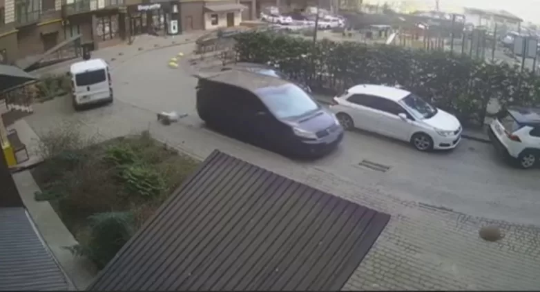 Кадр с места ДТП с участием беременной и ТЦК в Луцке / Скриншот